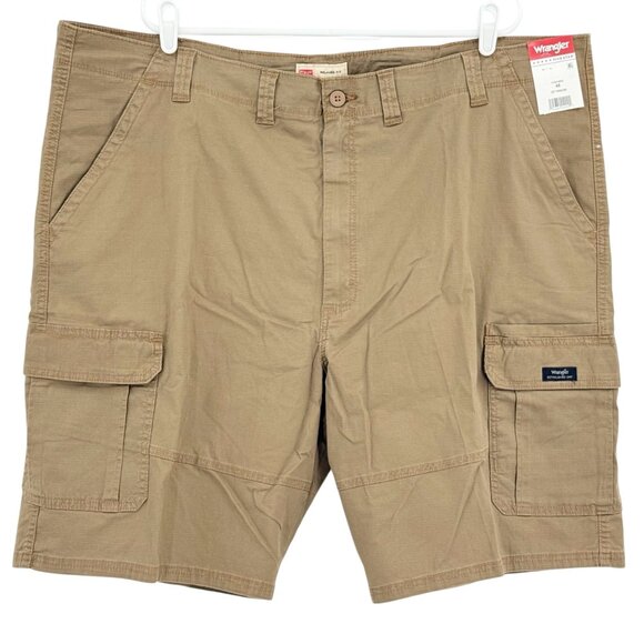 Wrangler Men's Relaxed Fit Low Stretch Brown Cargo Shorts Size 48 Inseam 10" NWT - Picture 1 of 11